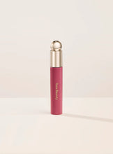 Cargar imagen en el visor de la galería, Soft pinch tinted lip oil tono Wonder - RARE BEAUTY
