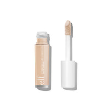 Cargar imagen en el visor de la galería, Corrector hidratante “Hydrating camo concealer” tono Light Peach - ELF
