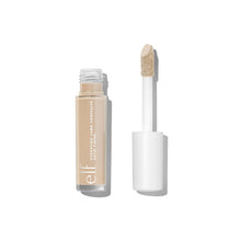 Cargar imagen en el visor de la galería, Corrector hidratante “Hydrating camo concealer” tono Light Beige - ELF
